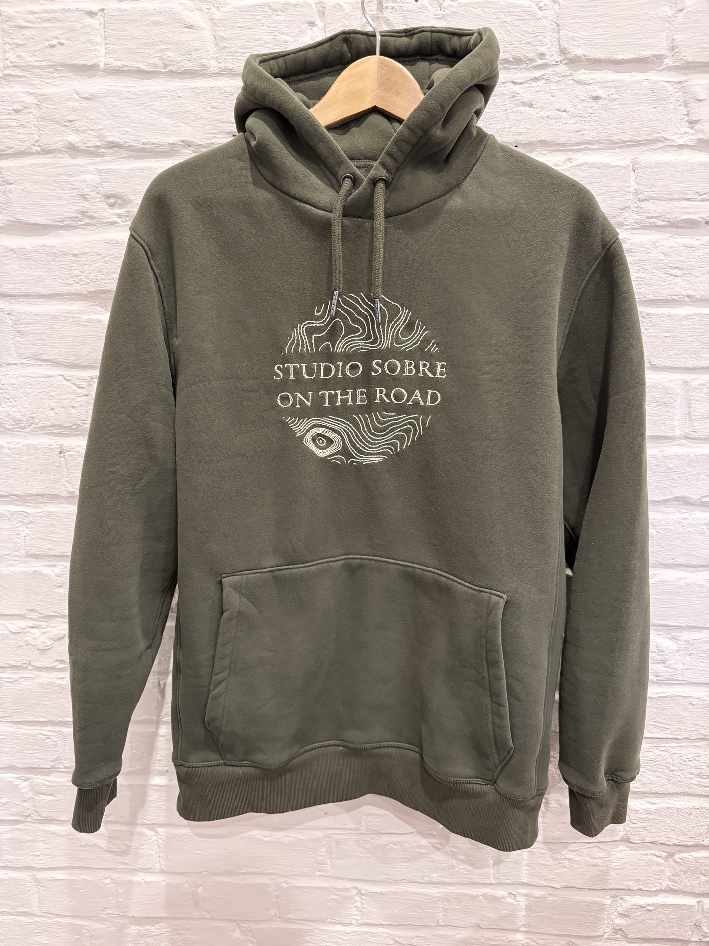 Pull customisé brodé main